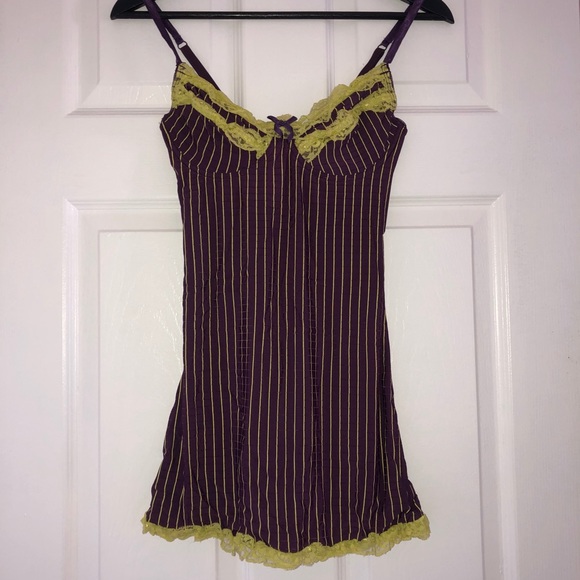 Fitted pinstripe chemise with underwire - Picture 1 of 3